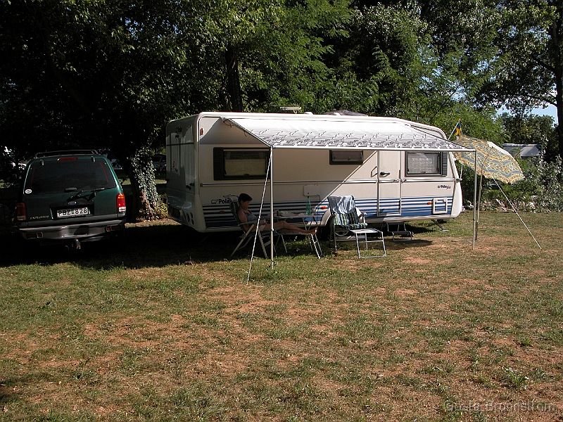 DSCN7921.JPG - Camping Les Gents d'Or vid Bagnols sur Cze i Provence, stor camping med gerersa plater.