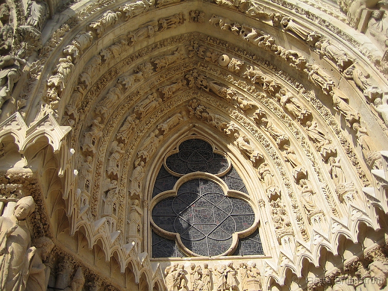 IMG_0724.JPG - Mnga vackra detaljer p "Katedralen i Reims", hr portvalv.